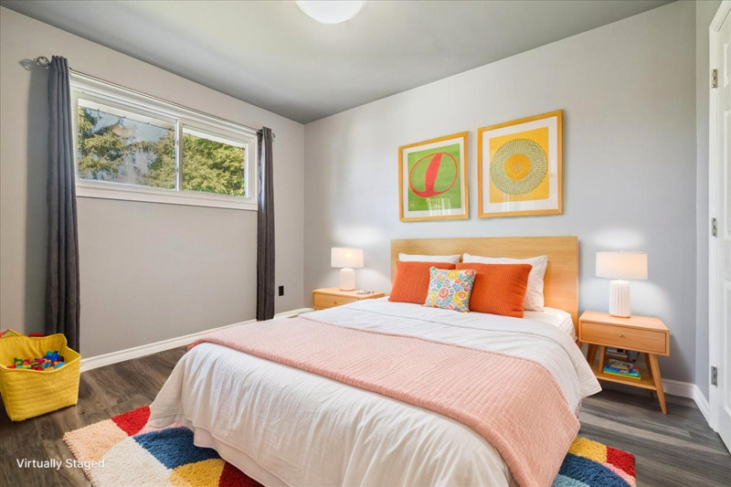 15 Purdy Cres, Hamilton