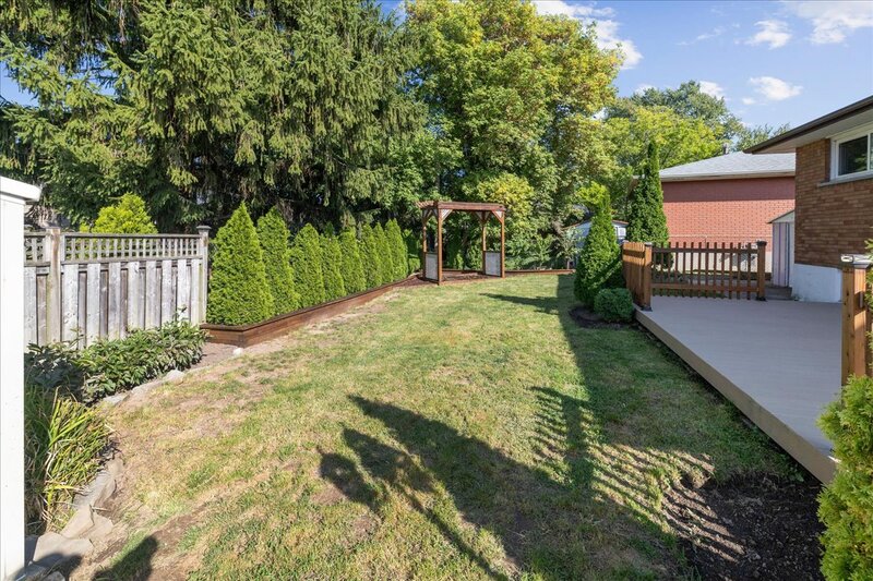 15 Purdy Cres, Hamilton
