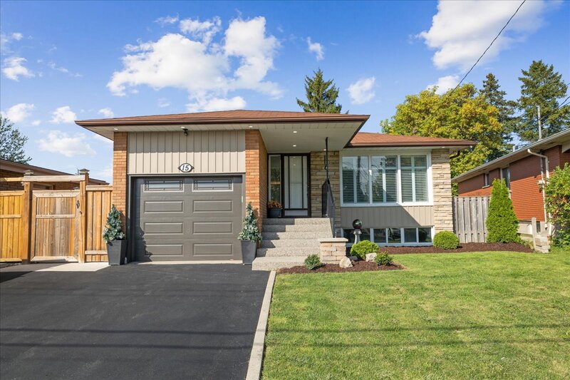 15 Purdy Cres, Hamilton