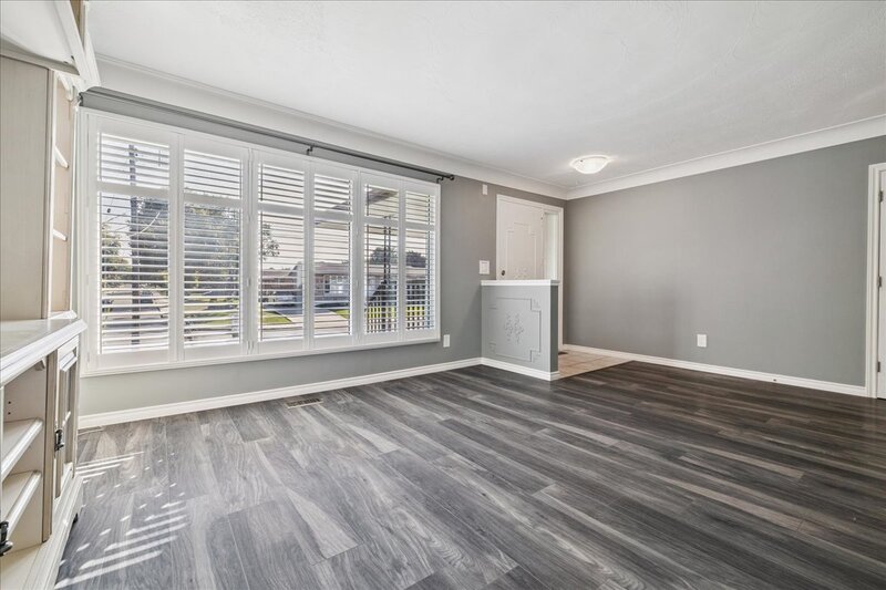 15 Purdy Cres, Hamilton
