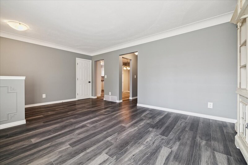 15 Purdy Cres, Hamilton