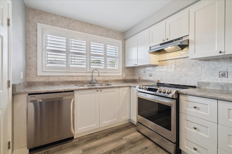 15 Purdy Cres, Hamilton