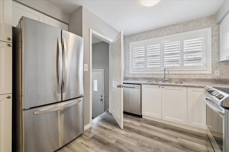 15 Purdy Cres, Hamilton