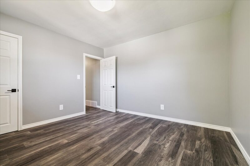 15 Purdy Cres, Hamilton
