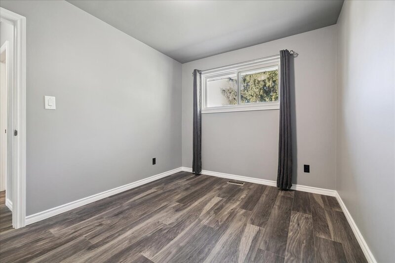 15 Purdy Cres, Hamilton
