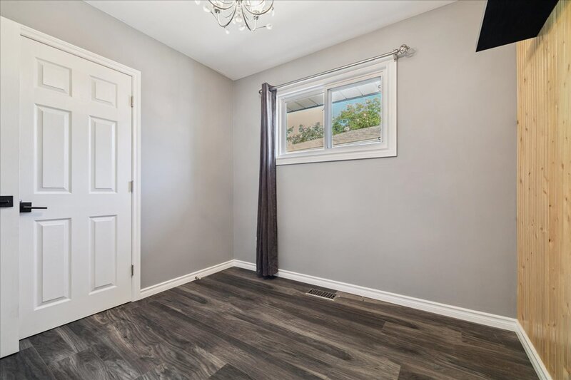 15 Purdy Cres, Hamilton