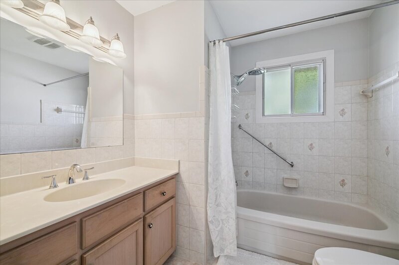15 Purdy Cres, Hamilton