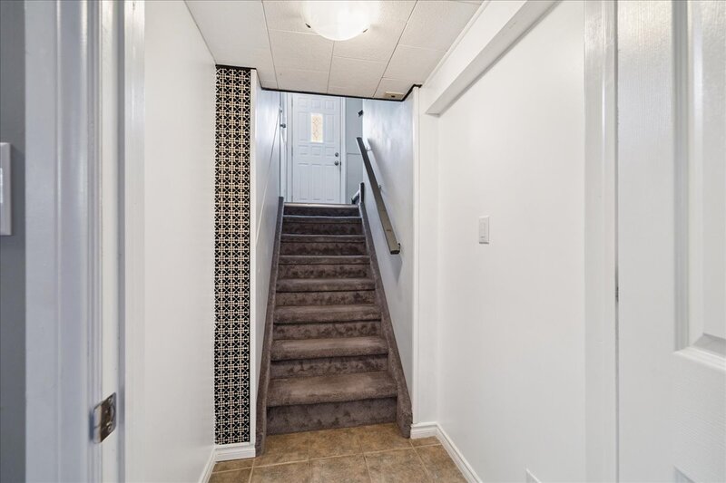 15 Purdy Cres, Hamilton
