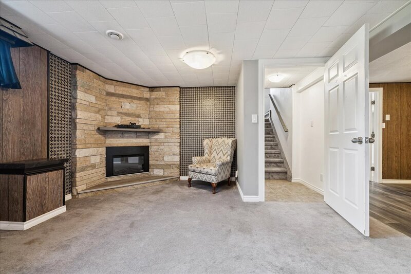 15 Purdy Cres, Hamilton