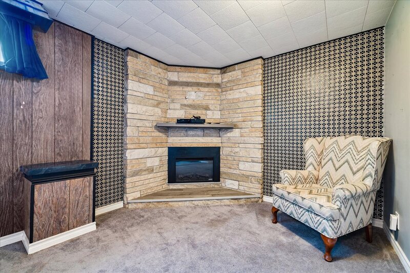 15 Purdy Cres, Hamilton