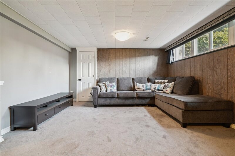 15 Purdy Cres, Hamilton