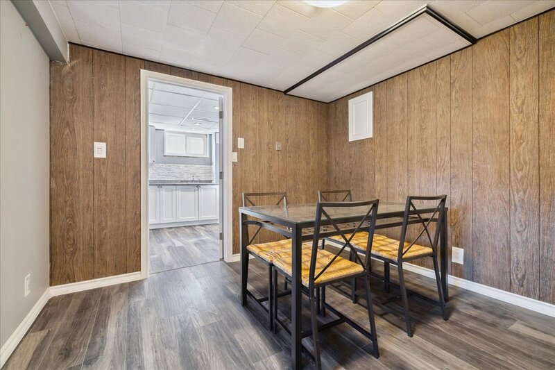 15 Purdy Cres, Hamilton