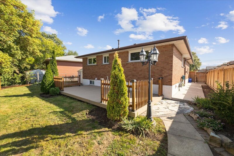15 Purdy Cres, Hamilton