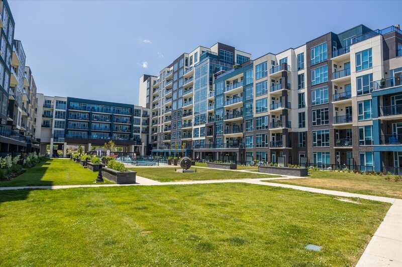 #150 - 16 Concord Pl, Grimsby