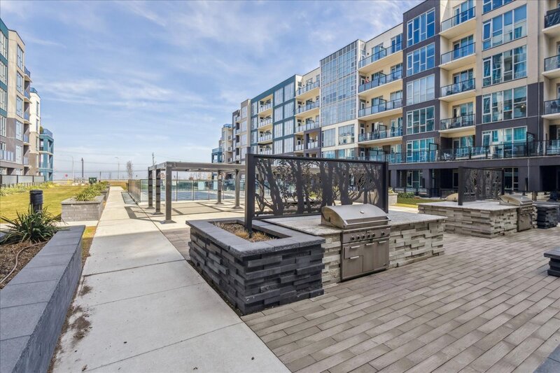 #150 - 16 Concord Pl, Grimsby