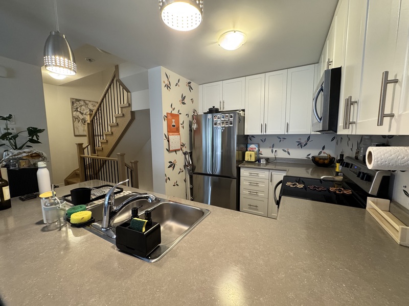 #142-77 Diana Ave, Brantford