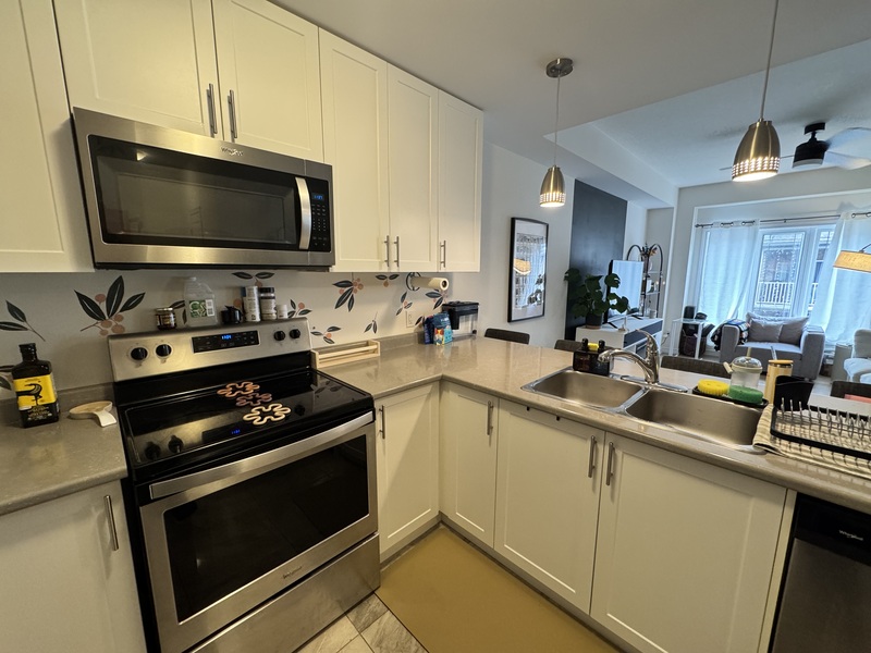 #142-77 Diana Ave, Brantford