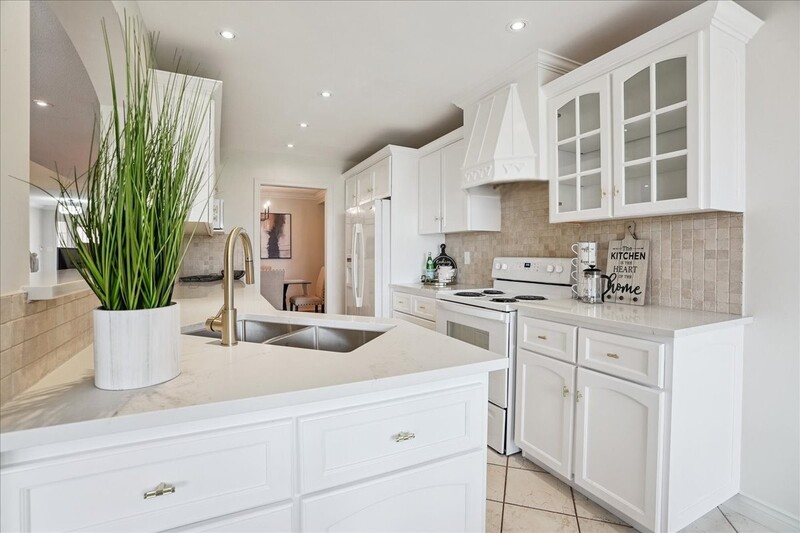 55 Edgewater Dr, Stoney Creek ON