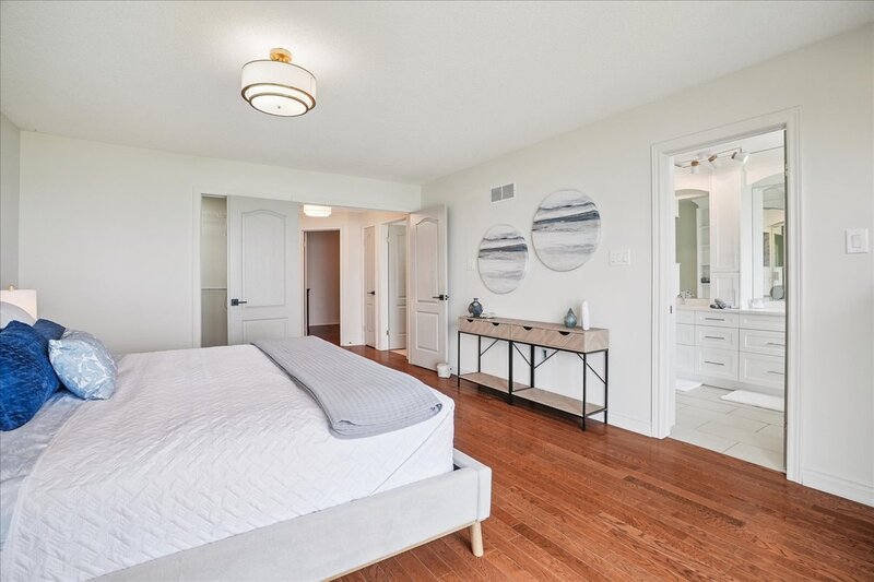 55 Edgewater Dr, Stoney Creek ON