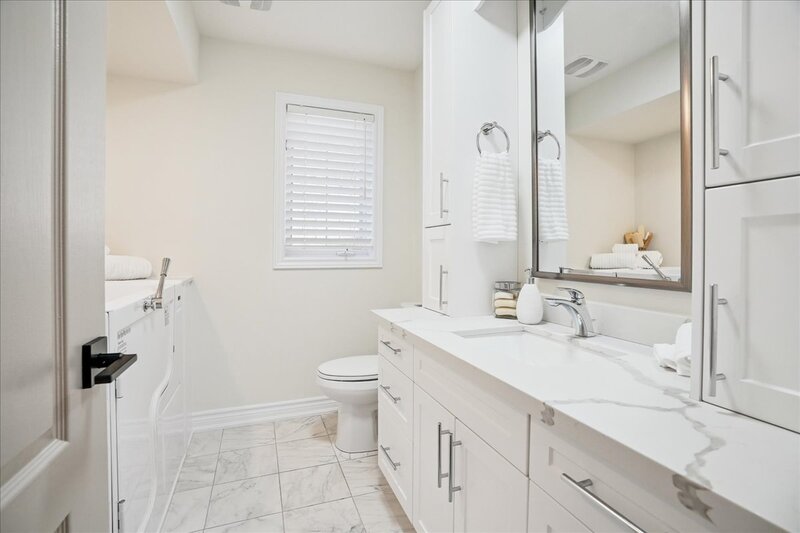 55 Edgewater Dr, Stoney Creek ON