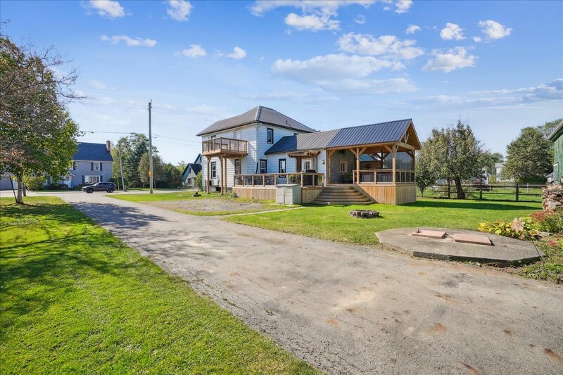 15 Main Ave E, Fisherville ON