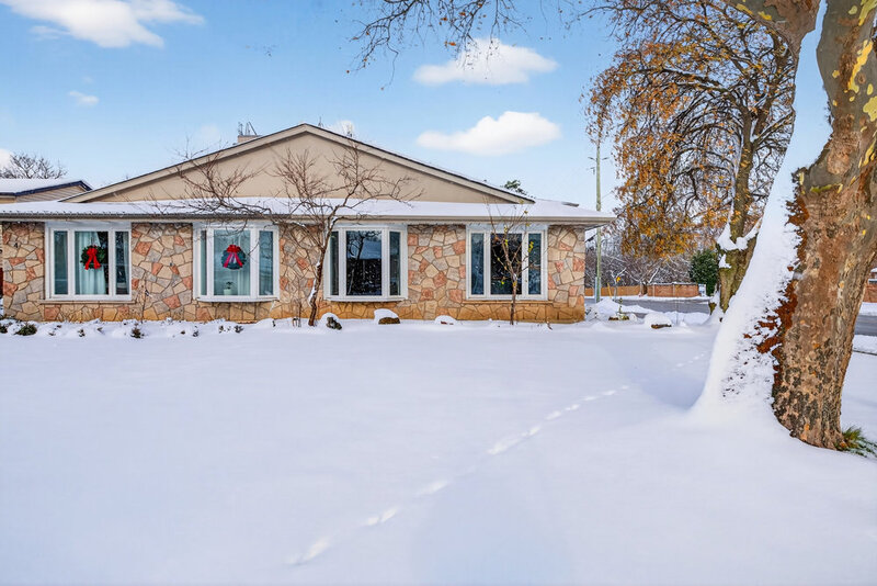 2 Country Club Dr, Hamilton ON