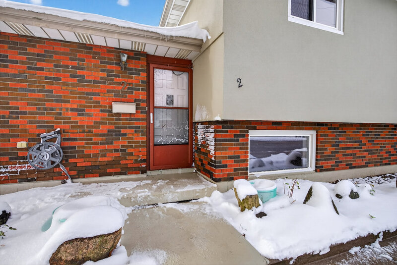 2 Country Club Dr, Hamilton ON