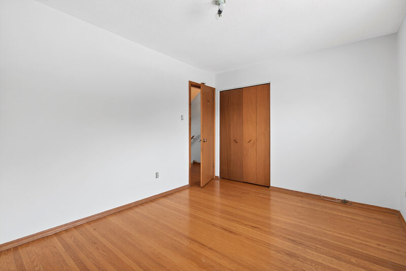 2 Country Club Dr, Hamilton ON