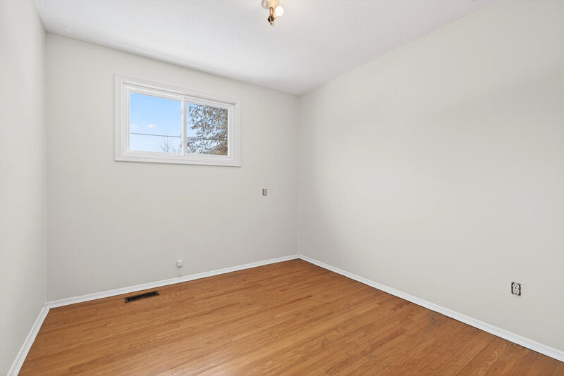 2 Country Club Dr, Hamilton ON