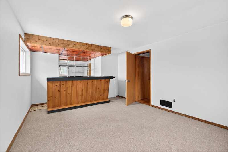 2 Country Club Dr, Hamilton ON