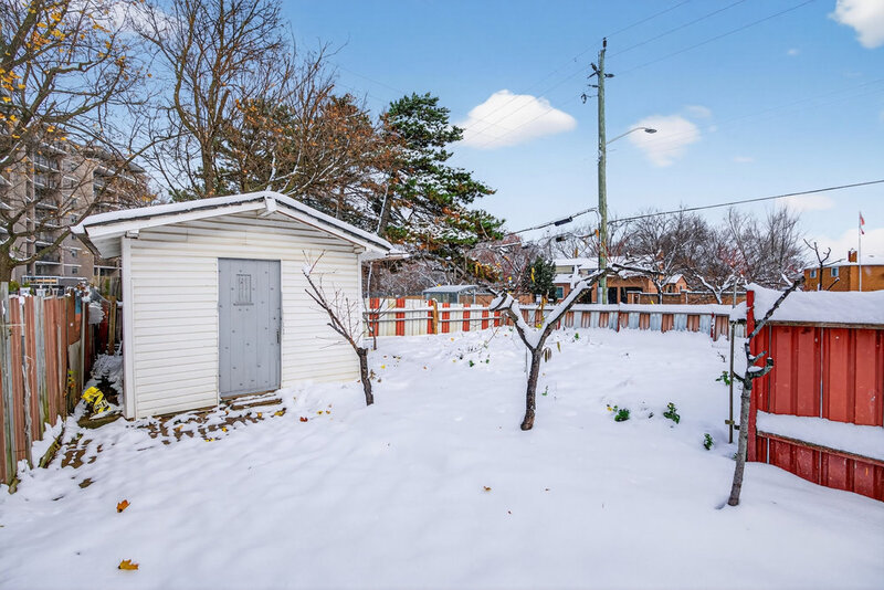 2 Country Club Dr, Hamilton ON