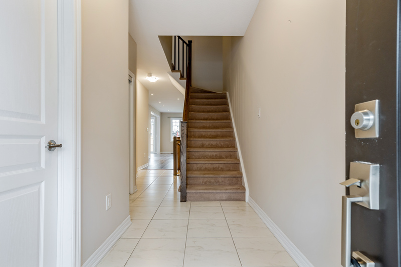 27 Waterview Ln, Grimsby