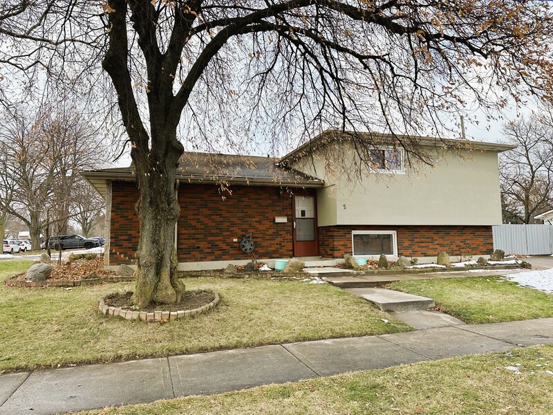 2 Country Club Dr, Hamilton ON