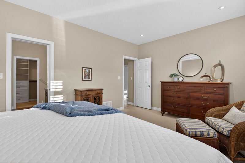 27 Black Walnut Cres, Ancaster ON