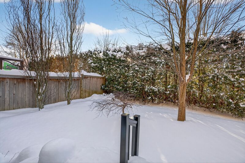 27 Black Walnut Cres, Ancaster ON