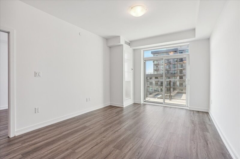 #815 - 460 Dundas St E, Waterdown