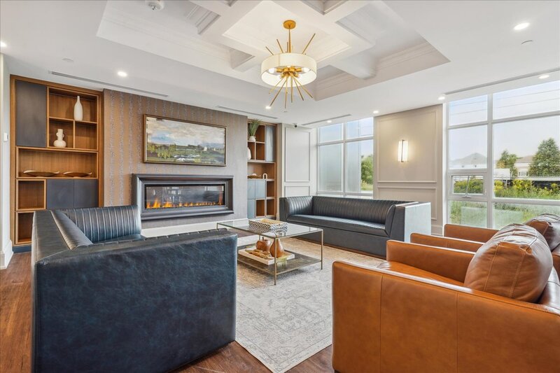 #815 - 460 Dundas St E, Waterdown