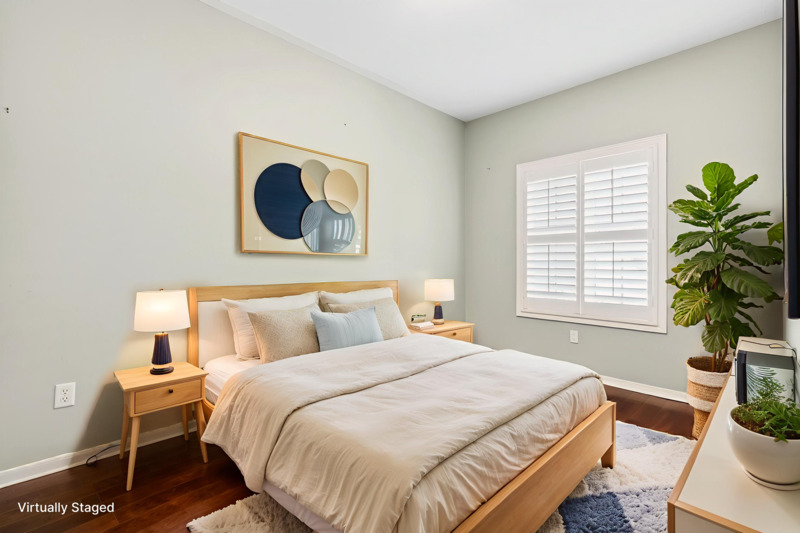 ATTATCHED BUNGALOW IN QUIET HAMILTON ADULT COMMUNITY!