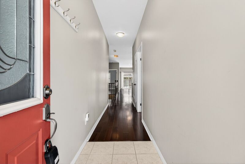 ATTATCHED BUNGALOW IN QUIET HAMILTON ADULT COMMUNITY!