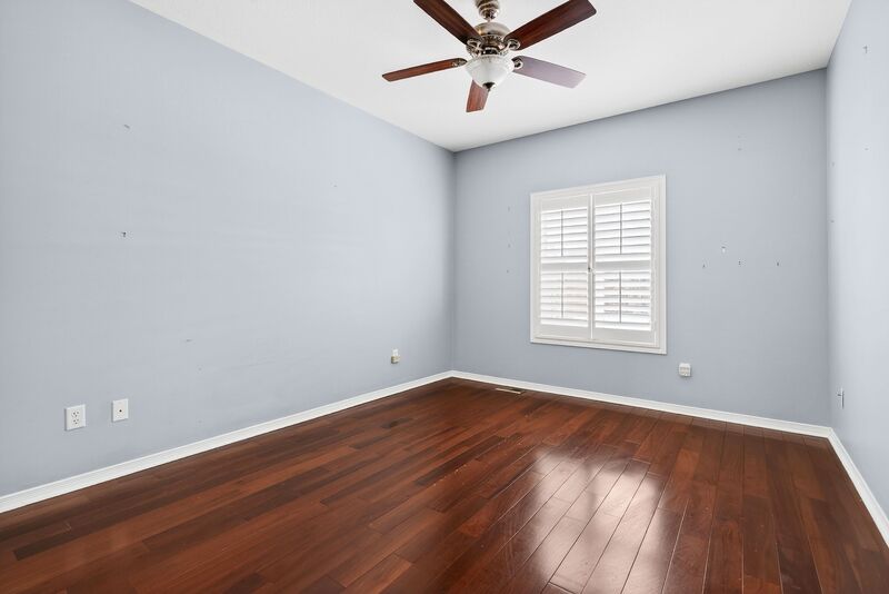 ATTATCHED BUNGALOW IN QUIET HAMILTON ADULT COMMUNITY!