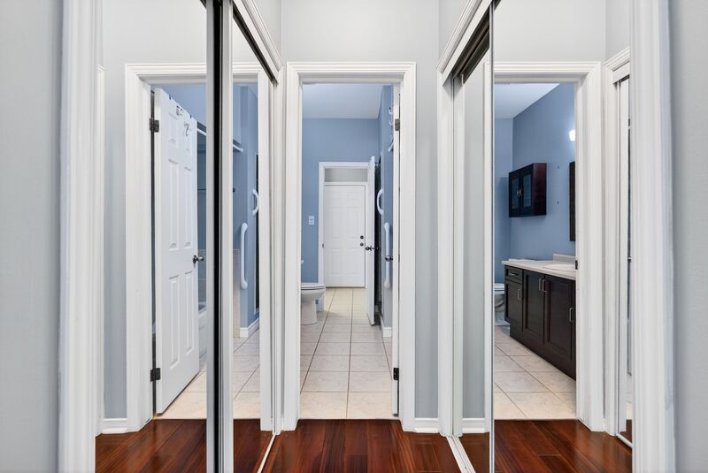 ATTATCHED BUNGALOW IN QUIET HAMILTON ADULT COMMUNITY!