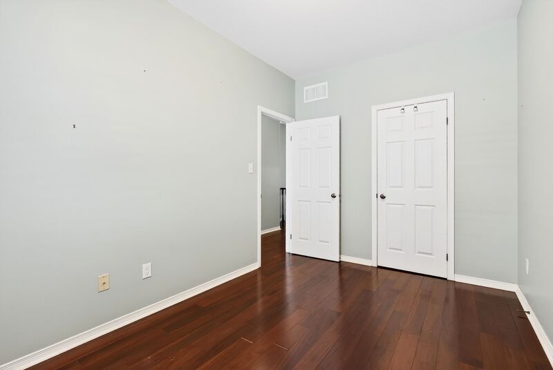 ATTATCHED BUNGALOW IN QUIET HAMILTON ADULT COMMUNITY!