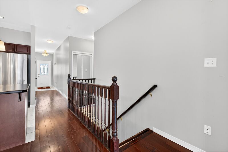 ATTATCHED BUNGALOW IN QUIET HAMILTON ADULT COMMUNITY!