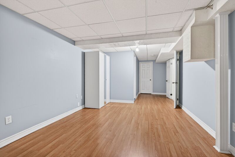 ATTATCHED BUNGALOW IN QUIET HAMILTON ADULT COMMUNITY!