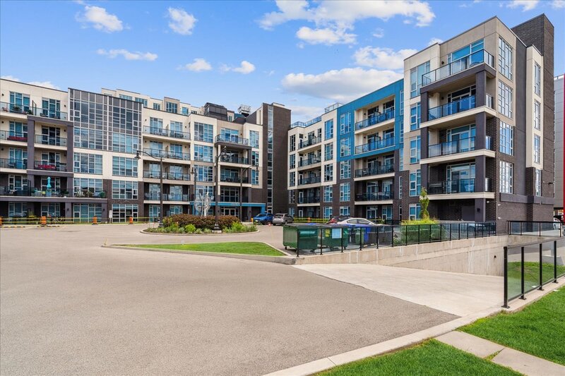 STUNNING WATERFRONT AQUABLU CONDO IN GRIMSBY!