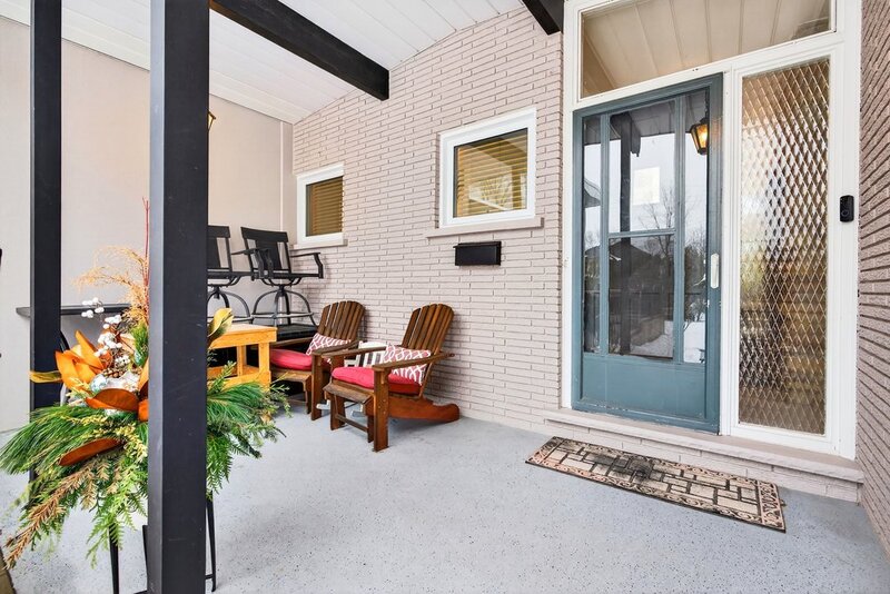 ONE OF A KIND BUNGALOW IN WELLAND!