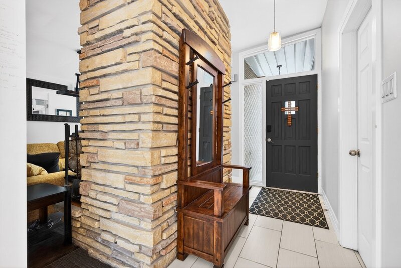 ONE OF A KIND BUNGALOW IN WELLAND!