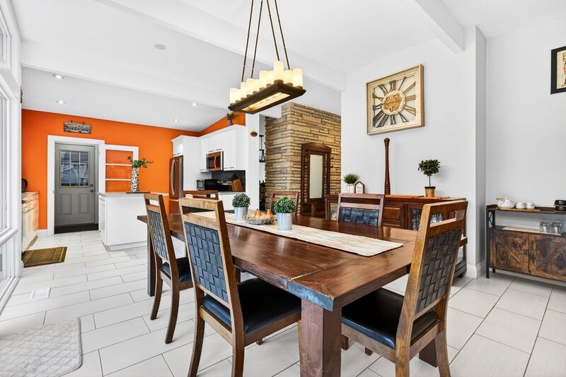 ONE OF A KIND BUNGALOW IN WELLAND!