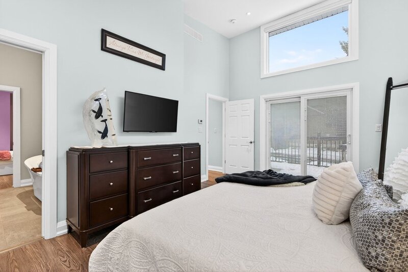 ONE OF A KIND BUNGALOW IN WELLAND!