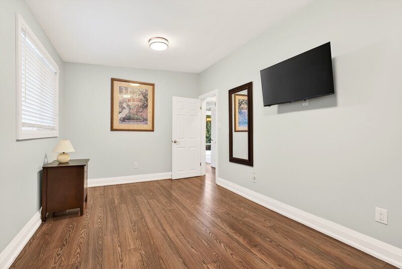 ONE OF A KIND BUNGALOW IN WELLAND!